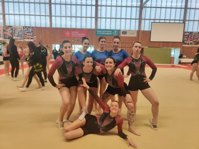Photo des équipes en perf région lors de la compet à Colomiers en avril 2025 pour la demi-finale